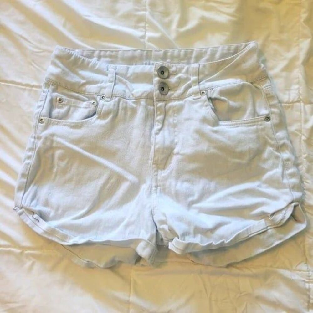 Dollhouse Juniors Size 7 White shorts